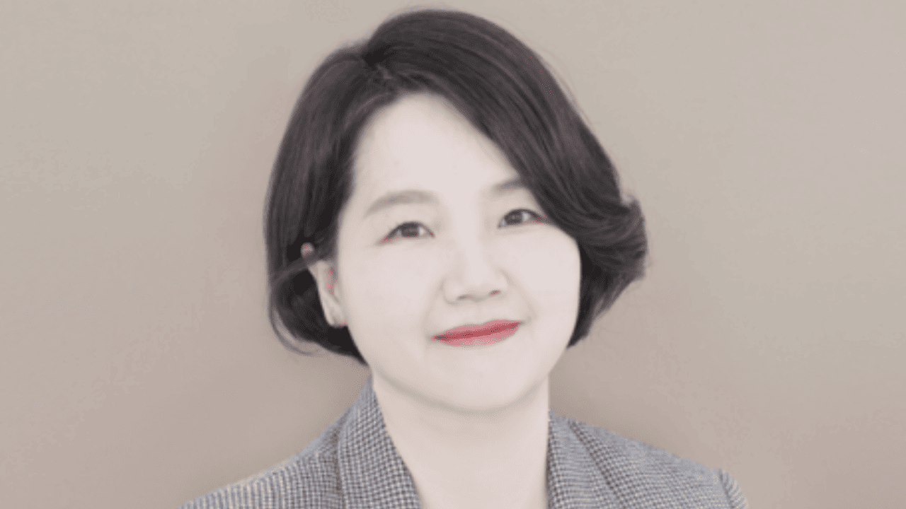Headshot of Prof Kim Jee-Hyun